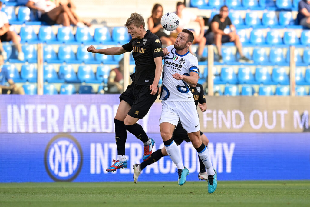 Adrian Benedyczak, attaccante del Parma, in azione nell'amichevole precampionato contro l'Inter