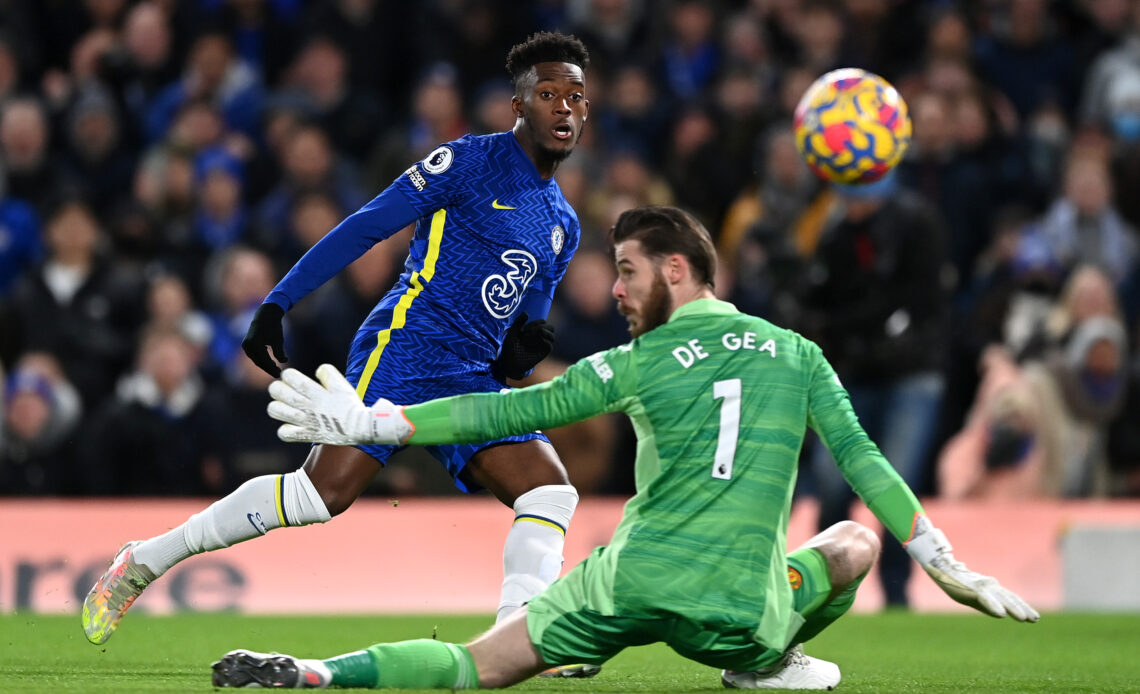 Hudson-Odoi (Chelsea) realizza la rete dei "Blues" nell'1-1 di Stamford Bridge con il Manchester Utd